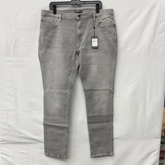 John Varvatos Men's Light Gray Slim Jeans. .(JV040)